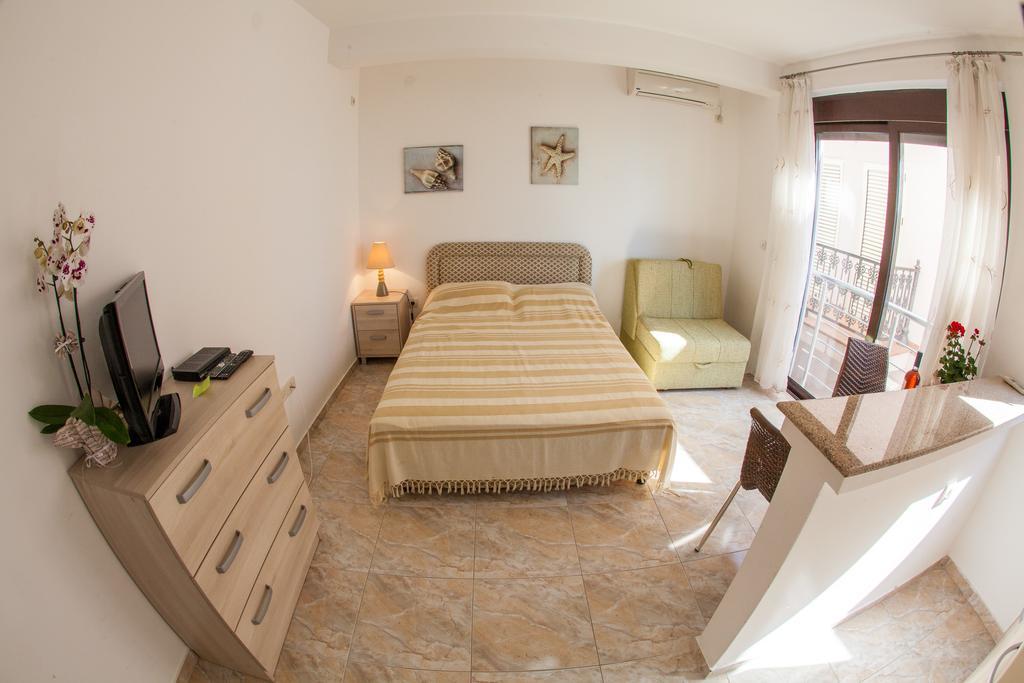 Apartments Lumiere Rafailovici Exterior foto